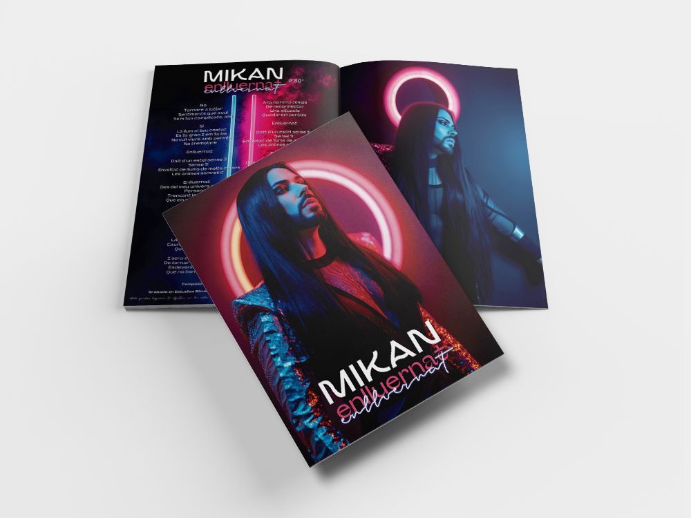 002. MIKAN - Enlluernat (Libreto Exclusivo A3)